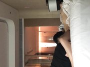 同学聚会吃灌醉气质短发小寡妇酒店开房熟睡中把她舔醒一块爽