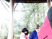 野外凉亭花了一百多块玩了个4P小骚逼露脸招嫖猛壮士轮操三女