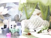 宾馆偷拍胖仔小青年与身材性感高挑美乳女友开房造爱