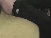 胸挺大的小妖在KTV里当着众人的面直接给直男口交撸管射胸上