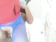 小甜甜家中招嫖大哥破处小浪女后入爆草蹲屁股下面擦血