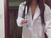 精彩演绎护士来打针病人JJ难受让摸摸然后啪啪