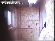 简陋蹲式女卫多视角连拍多位美眉