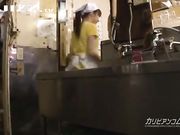 洗碗工客人面前被大厨扣湿了以后直接开干