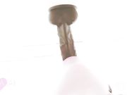 马桶盖上秀口活紫薇稀毛逼喷水