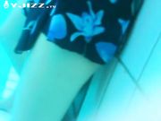 泳池偷拍美女游泳 完了再去更衣室偷拍美女洗澡