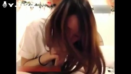 操了穿学生制服的女友 害羞还不让拍