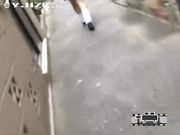 街头强袭 目标学生妹当街扒内裤