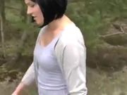 和男友逛公园趁着没人吞吃他的大鸡巴