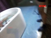 风吟鸟唱出品小章X怡和猥琐秃顶胖导演浴缸上面摇相当淫骚