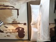 勾搭了很久终于把美乳表姐约到酒店进屋就迫不及待干她