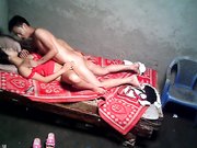 苗条站街妹碰到帅哥高兴兴奋陋房嫖鸡抽根烟开战干的满头大汗无套内射