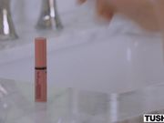 两个娇俏妹子一起操太幸福了白丝用力最后把美女搞的喷潮了