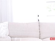 与继父3P性交的姐妹花