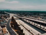 周末在豪宅里激情欢爱的小夫妻