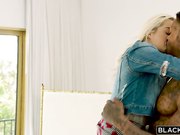 美女奶子浑圆肉肉身材极品插入抽插停不了