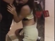 KTV包厢内淫乱组团去卫生间啪啪说爸爸干我强奸我