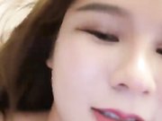 逼逼水真多深喉口交，大哥很猛多体位抽插特写给她骚逼草烂了