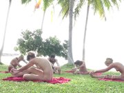 四姐妹花户外裸体运动猛男教练授课画面唯美诱惑