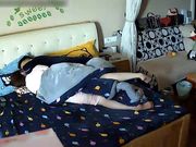 居家真实偷拍 美女午休时被男友扒掉内裤各种姿势操逼