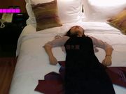 喝多了被2同事借口送她回去带到酒店玩弄肏逼,2人轮流操