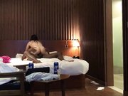 如狼似虎之年的富态姐去夜店找了个高大魁梧的黑人开房满足性欲