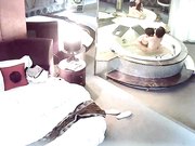 网络摄像头偷窥系列：健壮男和美女洗完鸳鸯浴