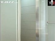 超极品的美女模特被摄影师花钱在宾馆边拍摄高清裸照 边被爆操