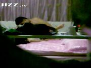 某私人会所炮房洞中偷窥很会玩的嫖客换着制服玩