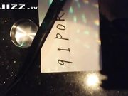 约2朋友和美女同事一起在KTV包房唱K操B 服务员突然进来说:不能玩这个 这是违法的!