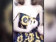 骚气大奶女主播 爸爸在卧室睡觉 她在大厅直播秀骚逼1