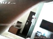 瞒着男友出来援交的大学美女忍耐着大屌插入的剧痛坚持被我操完