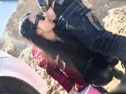 和皮裤女友把车开到郊外露天打炮