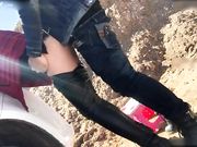 和皮裤女友把车开到郊外露天打炮