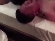 场面震撼闺蜜和老公宾馆滚床单被堵 男的拼死护情人有点让人感动