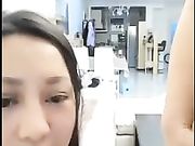 铁锤姐姐浴室直播 让大家猜往逼里面注射了什么 狼友纷纷要求姐夫玩肛交