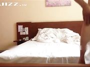 很久未见的女友 宾馆开房打炮自拍 从床上操到浴室 最后后入中出