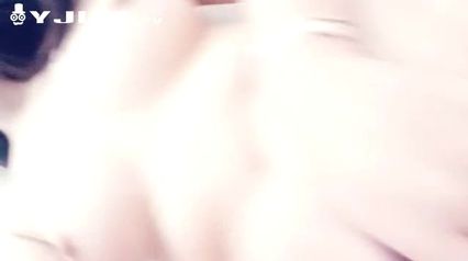 寂寞的小妹妹家中直播手指插逼