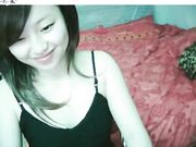 UT极品清纯美女张开双腿露出那超嫩的白虎 真想插