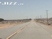 大奶白嫩美女 高速上打车 以身体作车费双方都挺爽