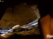 初次体验原始人生活 打野战吃野菜