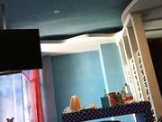 家境不错的大鸡巴哥餐厅搭讪个正在玩手机的妹子回家啪啪