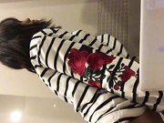 大一美女被学长带到合租公寓在卫生间洗手台上爆插