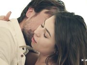 漂亮肉嘟嘟的丰满妹子太会舔吸鸡巴了看的刺激