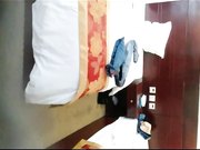 朋友介绍的高颜值兼职美女,微信上谈好价钱后约到宾馆