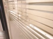 表 哥 竟 不 顧 外 頭 還 有 親 戚 在 看 電 視 聊 天 直 接 闖 進 人 家 房 間 硬 上