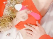 声音甜美的高颜值女神圣诞节收到礼物后被圣诞老人用鸡巴后入口爆射嘴里