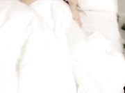 新收的两个稚嫩技校干妹妹和社会小青年旅馆开房淫乱一个妹子还来月经了