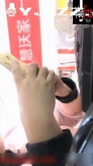 在某通公司业务代办点上班的妹子在办公室发骚露奶脱裤自摸摸出水