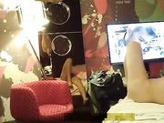 星哥情趣酒店对着镜子炮轰雪白肌肤制服湘妹子